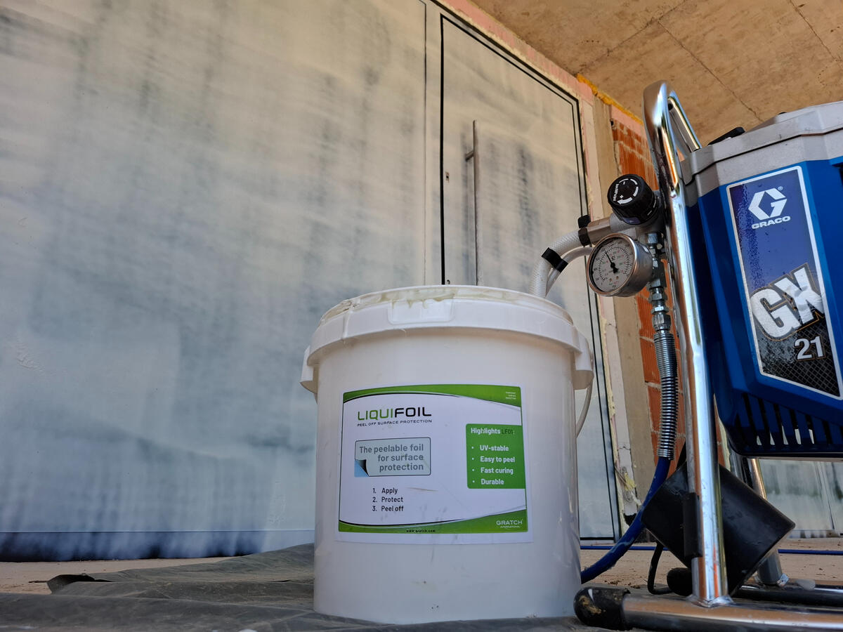 LiquiFoil tekoča folija za zaščito oken in vrat, lakirnic in drugih površin | 20L vedro in brezzračna naprava za nanos